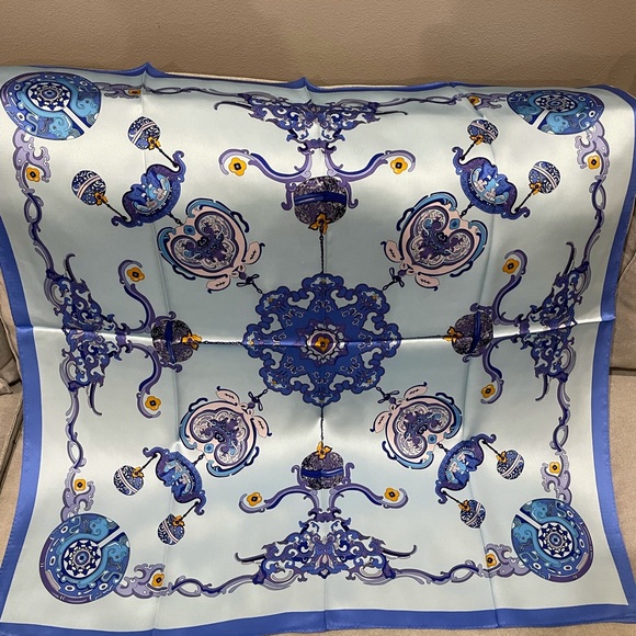 Wensli 100% Silk Scarf - Picture 1 of 7